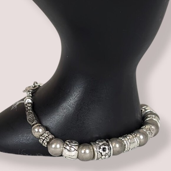 V. Silver Tone Beaded Bracelet - Picture 4 of 6